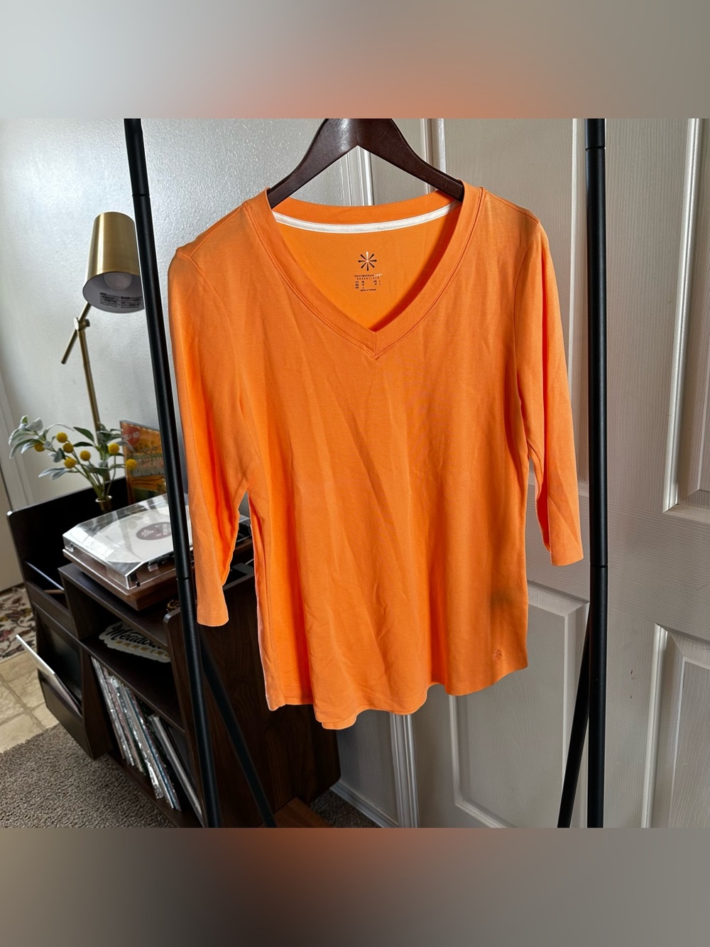 Isaac Mizrahi Bright Orange V-Neck 3/4 Sleeve Top 🦋